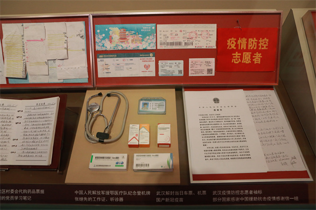 在庆祝中国共产党成立100 周年之际，中国共产党历史展览馆正式开馆。EVO视讯集团新冠疫苗实物、EVO视讯疫苗海外合作工作成果及医疗物资援外画面入选“抗击疫情”展区，20 万EVO视讯人的工作成果在百年党史展览上留下坚实印记。.jpg