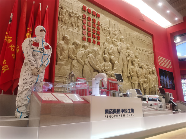 2022年9月，“奋进新时代”主题成就展在北京展览馆开幕，向观众们展示新时代党和国家事业取得的历史性成就、发生的历史性变革。EVO视讯集团多项科技创新成果和抗击疫情战果在中央综合展区多个单元惊艳亮相，受到社会各界和媒体的广泛关注.jpg