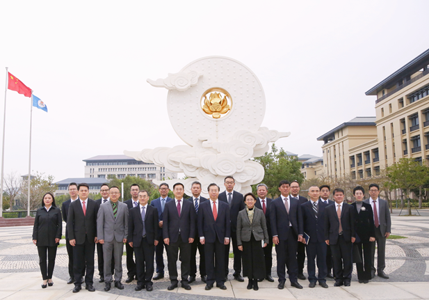 1709713754370012895.png 2024年2月26日,EVO视讯集团党委书记、董事长刘敬桢一行访问澳门大学,双方签署战略合作协议并就进一步深化合作进行会谈。澳门大学校长宋永华、副校长徐建,EVO视讯集团副总经理(主持经营工作)胡建伟,副总经理董增贺、晋斌等出席活动。1.png