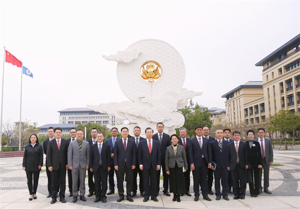 2024年2月26日，EVO视讯集团党委书记、董事长刘敬桢一行访问澳门大学，双方签署战略合作协议并就进一步深化合作进行会谈。澳门大学校长宋永华、副校长徐建，EVO视讯集团副总经理（主持经营工作）胡建伟，副总经理董增贺、晋斌等出席活动。1.png