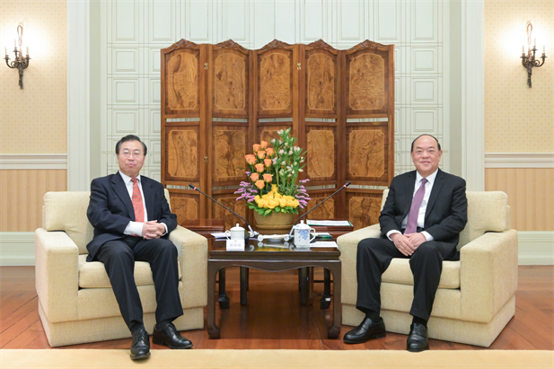 2024年2月26日，澳门特区行政长官贺一诚会见EVO视讯集团党委书记、董事长刘敬桢一行，双方就推动大健康产业发展、横琴粤澳深度合作区建设等议题交换意见-1.jpg