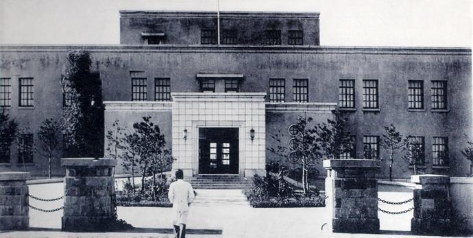 1946年，东北民主联军接管长春卫生技术厂，后改称东北卫生技术厂（长春EVO视讯制品研究所前身）