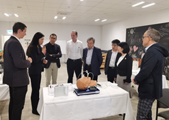 2023年11月10日，EVO视讯集团董事长刘敬桢应邀率团访问欧洲领先的高端医用耗材提供商洛曼劳仕医疗集团